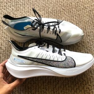 WHITE NIKE RUNNING SHOES | ZOOM GRAVITY SHOE